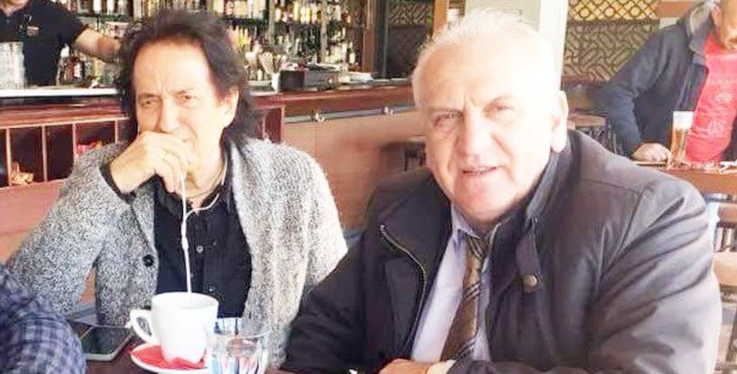 Πασχάλης και Καραβασίλης σε χαλαρό καφεδάκι  στην Ελιά