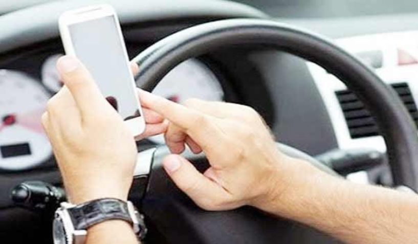 Τέλος το handsfree…  Μόνο με bluetooth ή ανοιχτή ακρόαση η χρήση κινητού από τους οδηγούς – Βαριά  τα πρόστιμα