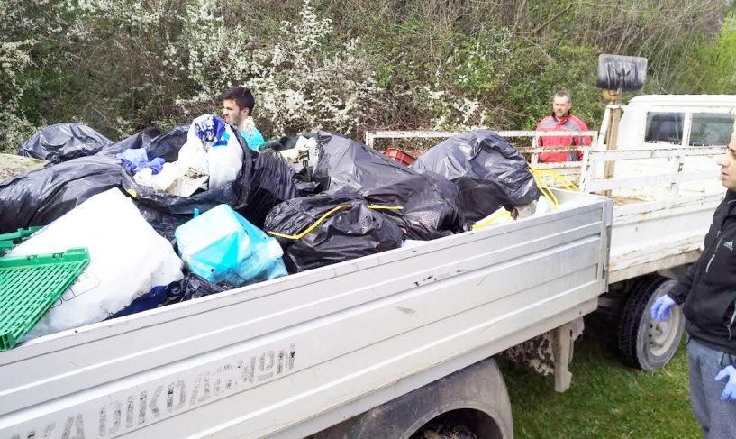 Να πληρώνονται ώστε να μην πετιούνται  τα μπουκάλια των φυτοφαρμάκων