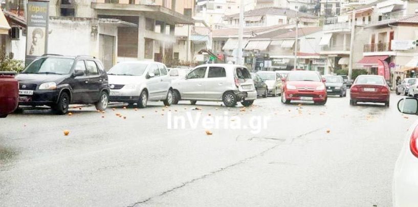 Σκόρπισαν φρούτα στο οδόστρωμα σε ένα ακόμη τροχαίο στην οδό Πιερίων