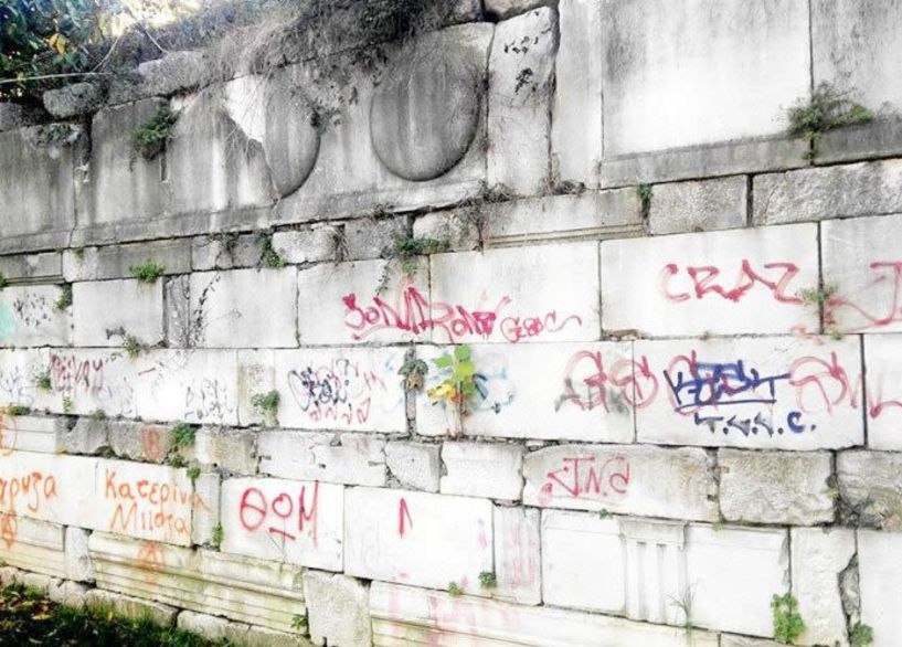 Οι βανδαλισμοί συνεχίζονται στα αρχαία τείχη της Βέροιας!!! (Φωτογραφίες)