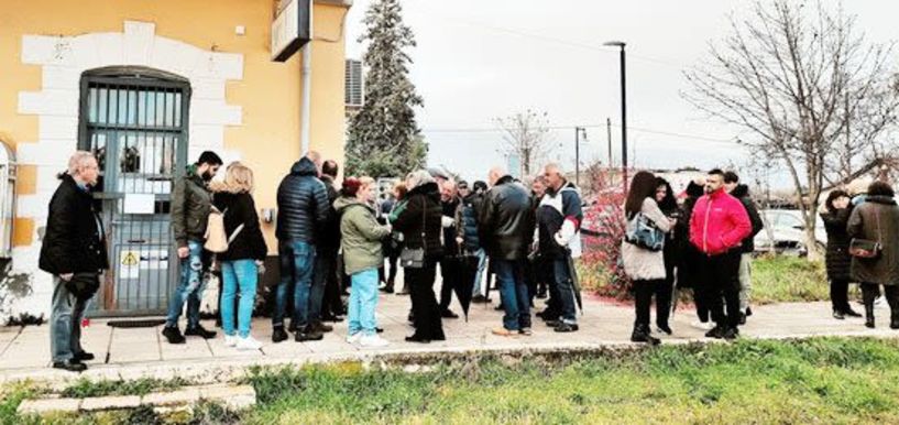 Σιωπηρή διαμαρτυρία στον σιδηρόδρομο της Νάουσας