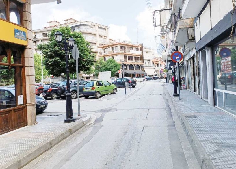 Παραλίγο σοβαρό ατύχημα στο κέντρο της Βέροιας  λόγω έλλειψης σήμανσης!