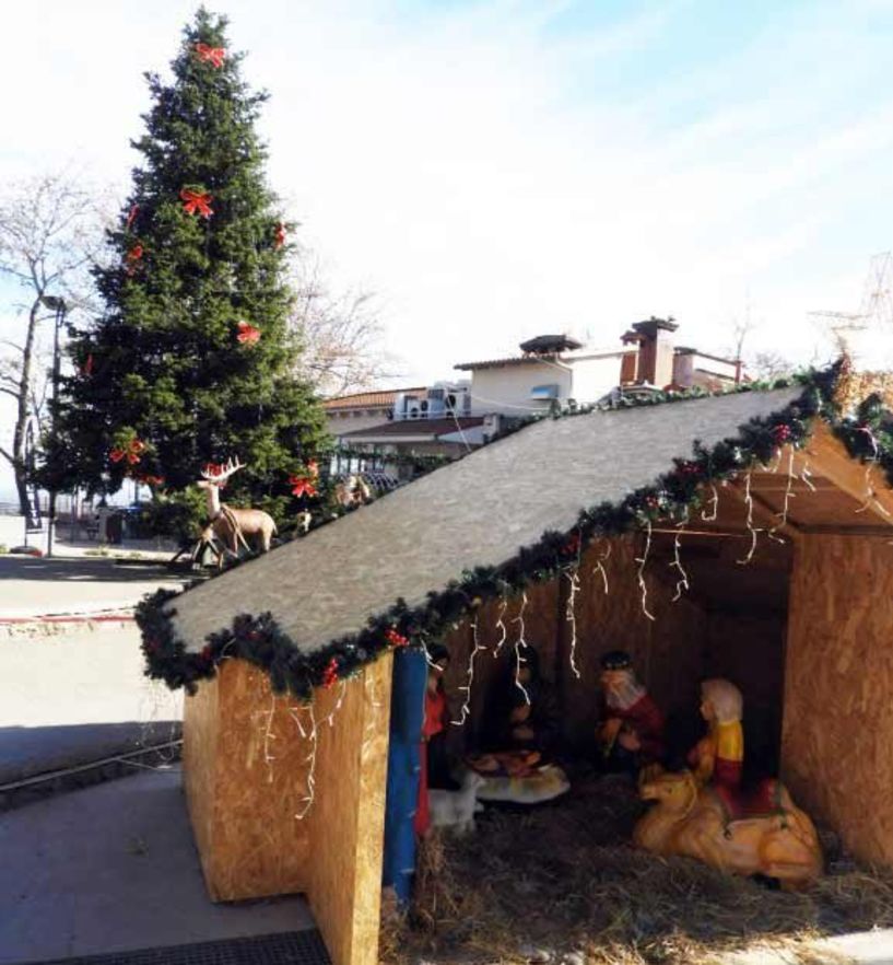 Χριστουγεννιάτικες δράσεις στην Πλατεία Εληάς από ΚΕΠΑ Δ. Βέροιας, Δήμο και Επιμελητήριο