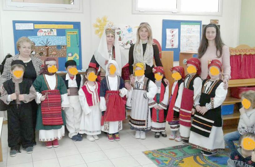Μαθητές του 5ου Νηπιαγωγείου Βέροιας γνώρισαν   τις παραδοσιακές φορεσιές
