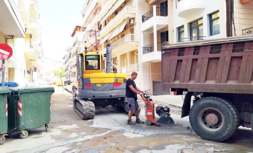 Ξαφνική βλάβη κατά τις εργασίες της ΔΕΥΑΒ στη Σκρά και Καρατάσου, έκοψε για αρκετές ώρες το νερό στην περιοχή