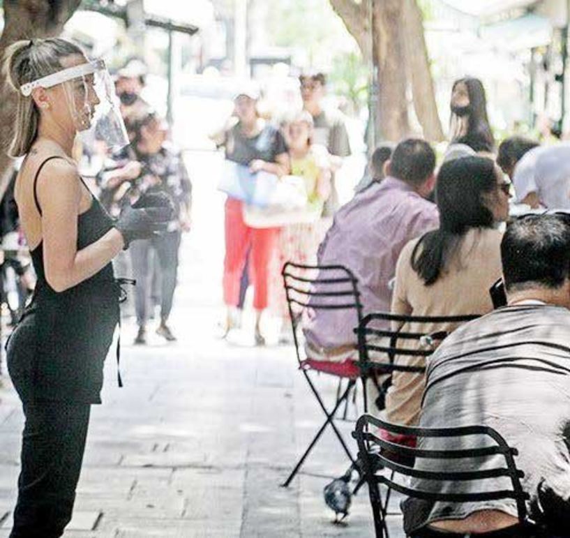 Κορονοϊός: Καταργείται  το όριο των 6 ατόμων  ανά τραπέζι και η μάσκα  στα εμπορικά κέντρα