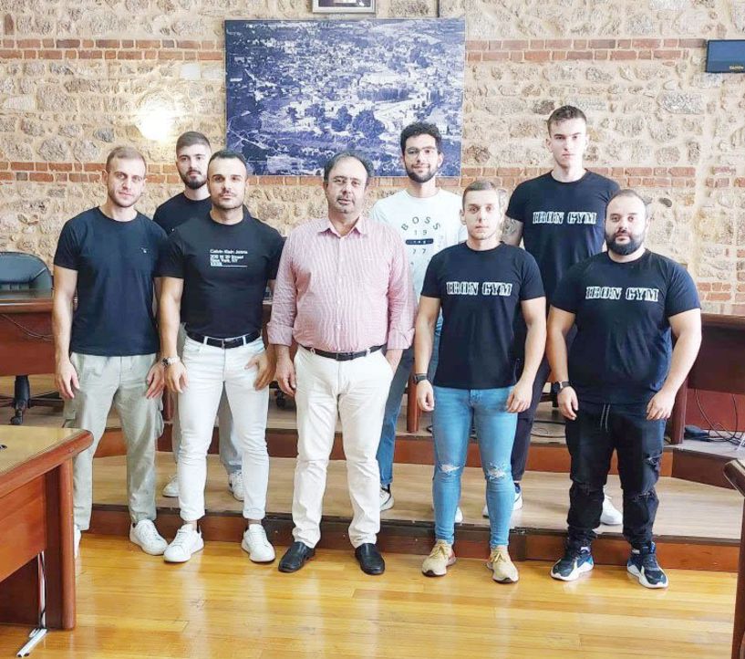 Οι πρωταθλητές του αθλήματος Διελκυστίνδας στον Δήμαρχο Βέροιας