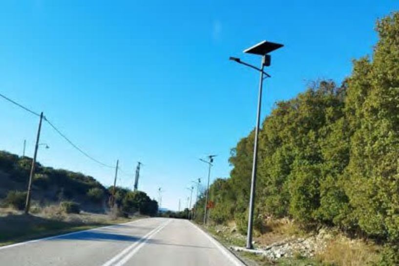 Τοποθετήθηκαν φωτιστικά με φωτοβολταϊκό σύστημα, αλλά δεν λειτουργούν ακόμα…