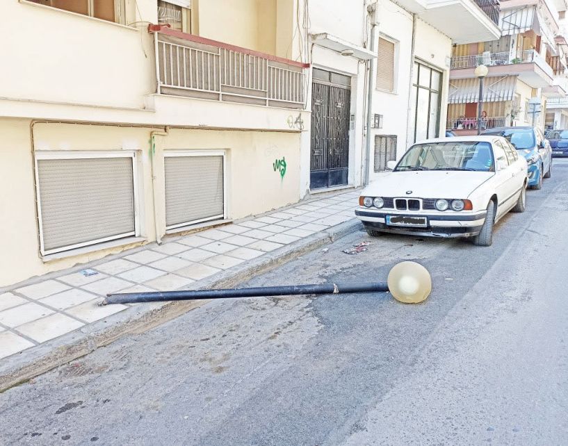 Πότε θα τοποθετηθούν νέα φωτιστικά στην Αντωνιάδη;