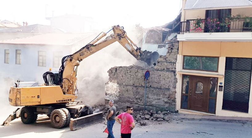 Προσωρινές κυκλοφοριακές ρυθμίσεις Παρασκευή και Σάββατο λόγω κατεδάφισης και δεύτερου ετοιμόρροπου