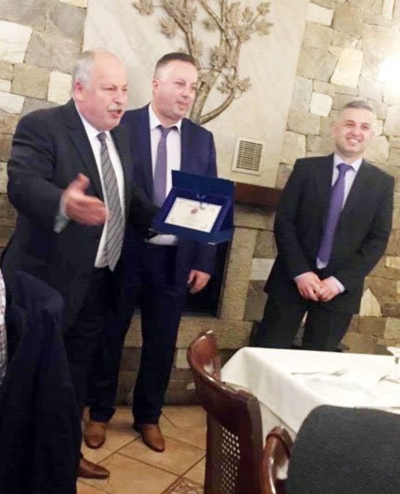 Η Συντεχνία Κρεοπωλών τίμησε  τον Μάκη Ζιώγα για την 30ετή προσφορά του στον κλάδο