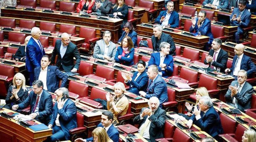 Μπαράζ αποχωρήσεων…  Με 36 βουλευτές μένει ο ΣΥΡΙΖΑ