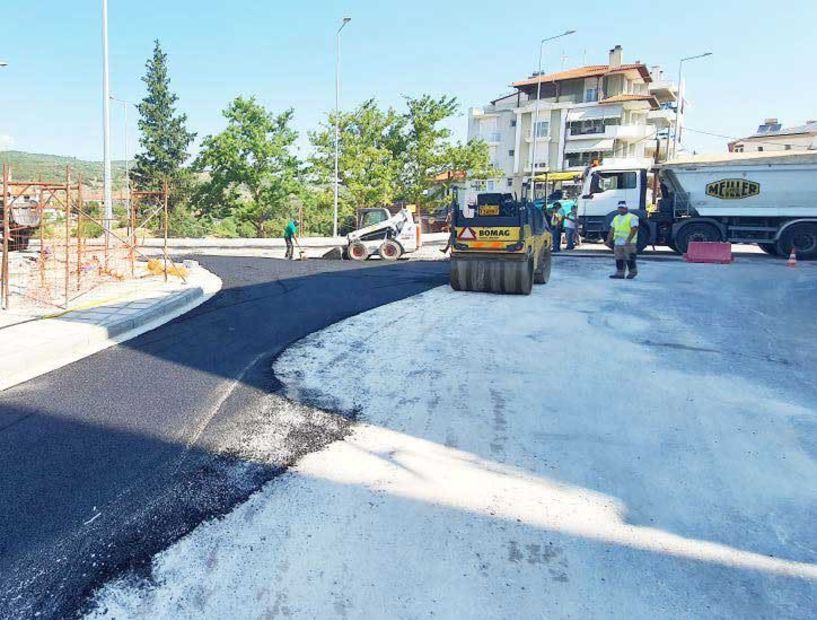 Πέφτει η άσφαλτος στη γέφυρα Κούσιου