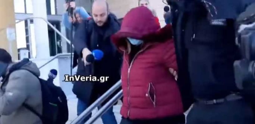 Μετά από τρίωρη απολογία προφυλακίστηκε η 29χρονη που κατηγορείται ότι πέταξε το 11 μηνών μωρό της στον Αλιάκμονα