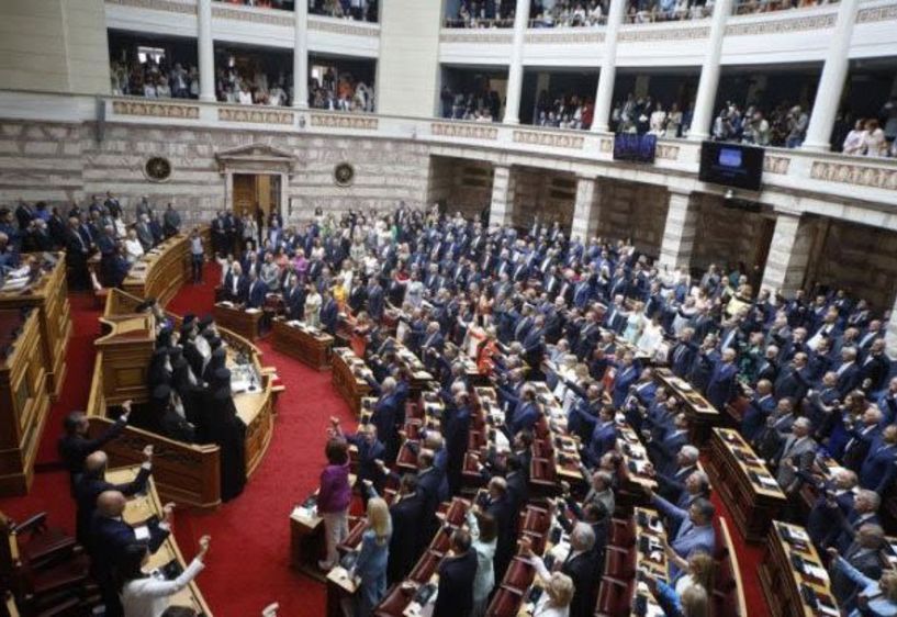 Σε πανηγυρική συνεδρίαση ορκίστηκε χθες η νέα οκτακομματική Βουλή που προέκυψε από τις κάλπες της 25ης Ιουνίου 2023