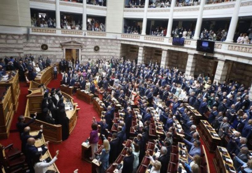 Σε πανηγυρική συνεδρίαση ορκίστηκε χθες η νέα οκτακομματική Βουλή που προέκυψε από τις κάλπες της 25ης Ιουνίου 2023