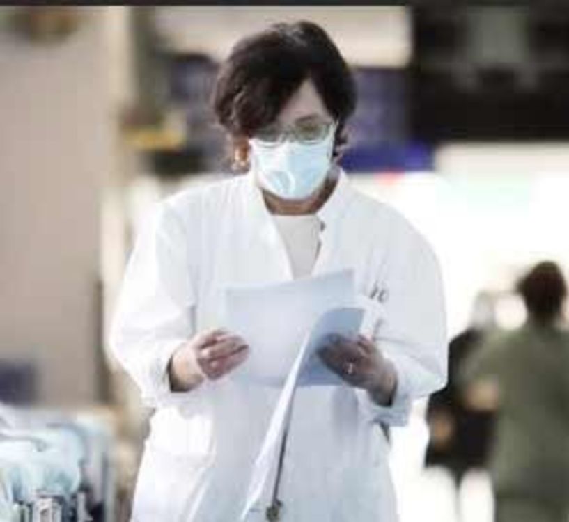 Επιστρέφουν οι μάσκες  σε νοσοκομεία και κλειστούς χώρους μετά την αύξηση κρουσμάτων κορωνοϊού