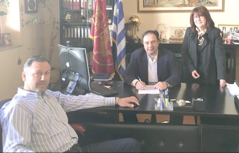 Σύμβαση για τη διάνοιξη οδών  στο Μακροχώρι υπέγραψε   χθες ο Δήμαρχος Βέροιας 