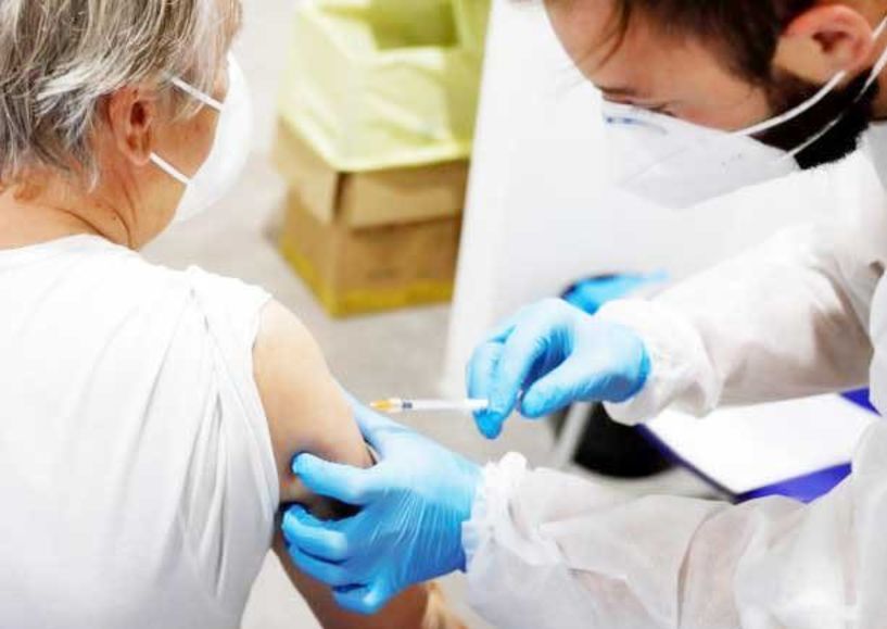 Νέες οδηγίες για τους πλήρως εμβολιασμένους
