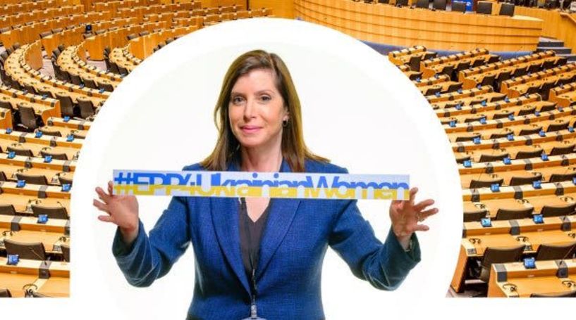 Άννα Μισέλ Ασημακοπούλου: «Ελάχιστο καθήκον μας να αφιερώσουμε τη φετινή Ημέρα σε όλες τις γυναίκες της Ουκρανίας»