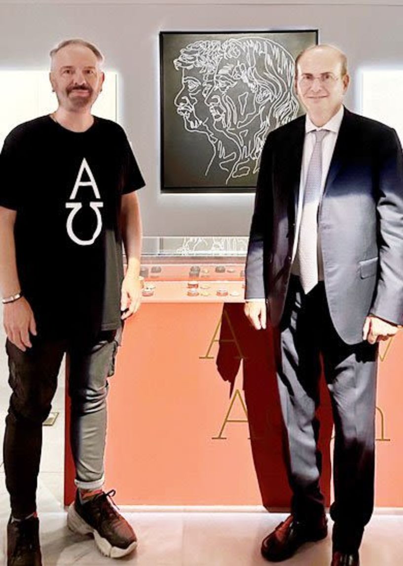 Στην έκθεση  του Νίκου Τσιαπάρα  ο Κωστής Χατζιδάκης