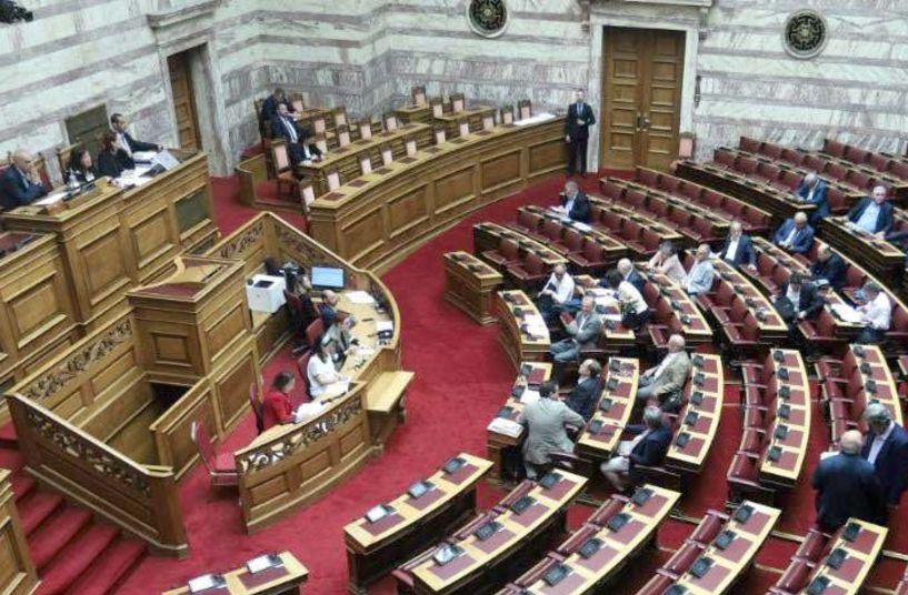 Ψηφίστηκε η κατάργηση της μείωσης του αφορολόγητου και οι φορολογικές ελαφρύνσεις για τα νοικοκυριά 