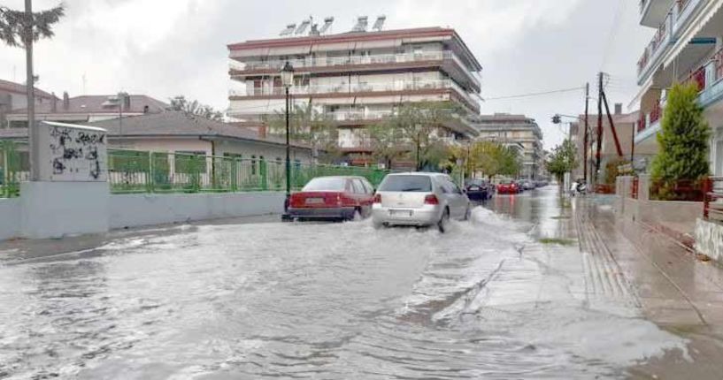 Κλειστά χθες τα σχολεία στην Αλεξάνδρεια   που έγινε «Βενετία» μετά τη νεροποντή! 