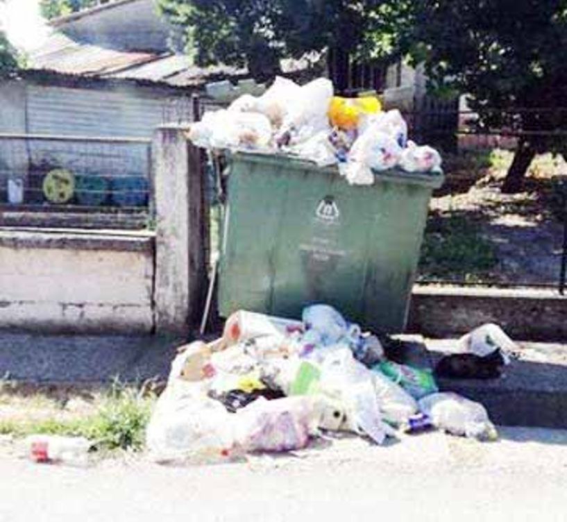 Άρχισαν να μαζεύονται τα σκουπίδια στην περιοχή Μελίκης-Κυψέλης
