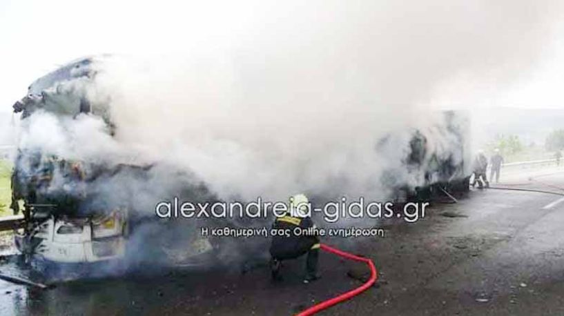 “Λαμπάδιασε” νταλίκα στην Εγνατία  λίγο έξω από τη Βέροια