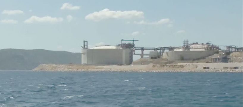 Στην μάχη για την ενεργειακή αυτάρκεια της Ελλάδας νέα πλωτή δεξαμενή φυσικού αερίου στη Ρεβυθούσα