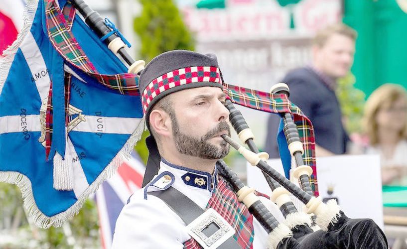 ΣΤΗ ΝΑΟΥΣΑ  Η παραδοσιακή   κέλτικη μπάντα «Celtic Highlanders Band, Pipes & Drums» στις εκδηλώσεις της φετινής Αποκριάς