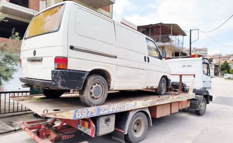 Απομακρύνει τα παρατημένα οχήματα η Δημοτική Αστυνομία Βέροιας