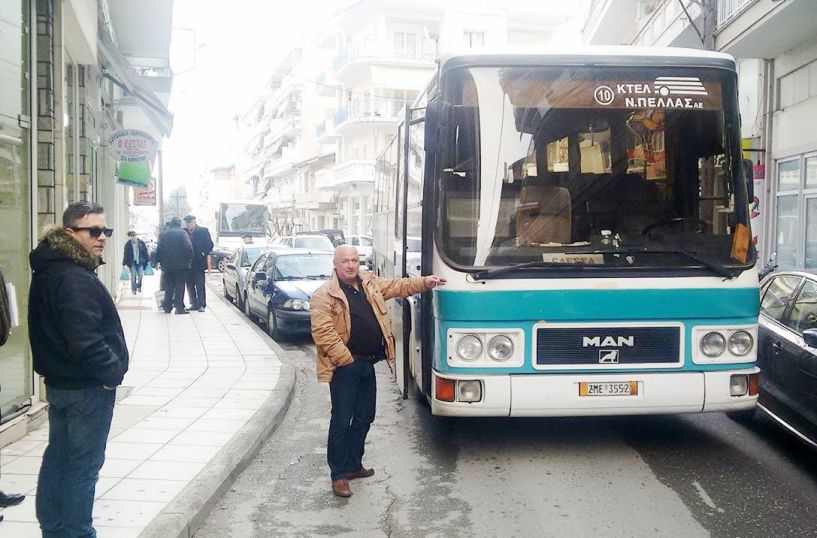 Κόλλησε στη γωνία