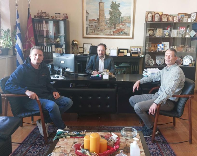 Υπογράφηκε η σύμβαση για προμήθεια, εγκατάσταση και θέση  σε λειτουργία, 12 φωτοβολταϊκών  σταθμών, σε στέγες  σχολείων του Δήμου Βέροιας συνολικής ισχύος 129,60 kW 