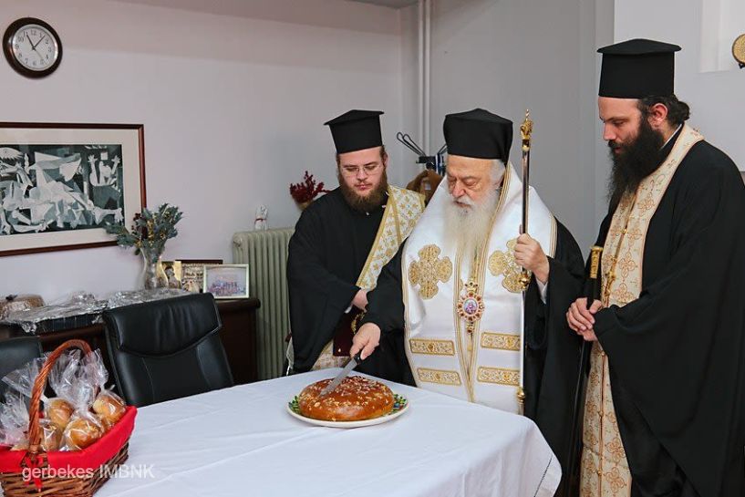 Τις Βασιλόπιτες στις Διευθύνσεις Πρωτοβάθμιας και Δευτεροβάθμιας Εκπαίδευσης Ημαθίας ευλόγησε ο Μητροπολίτης μας