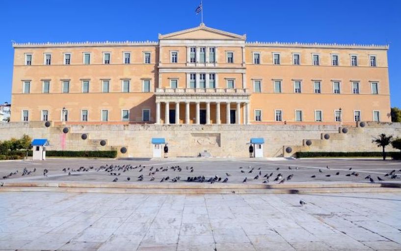 Για δημοσιονομικό εκτροχιασμό από τις δικαστικές αποφάσεις επιστροφής αναδρομικών, προειδοποιεί Γραφείο Προϋπολογισμού του Κράτους