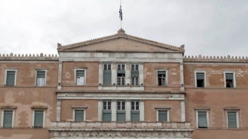 «Κόφτης» σε όσους υπερβαίνουν τον χρόνο τους στη Βουλή