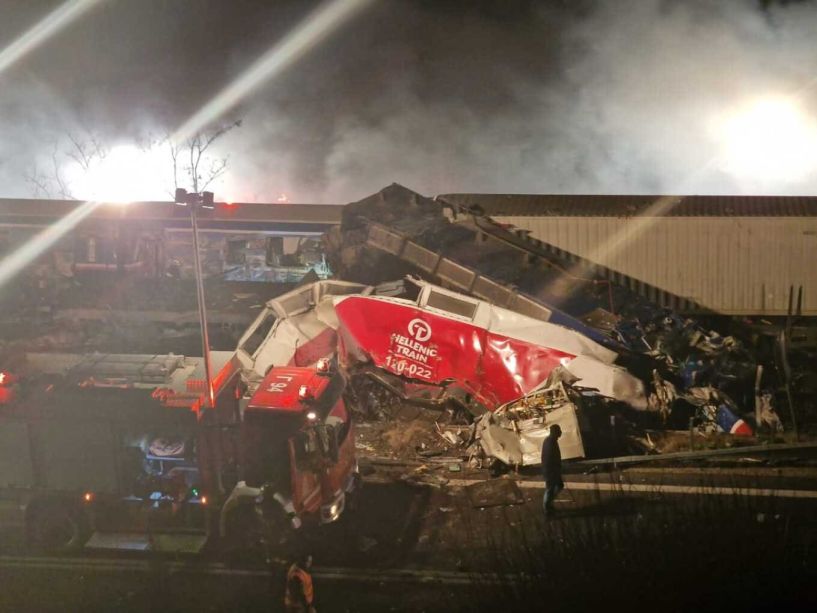 Τραγωδία στα Τέμπη με σφοδρή σύγκρουση τρένων: 16 νεκροί και 85 τραυματίες (Βίντεο)