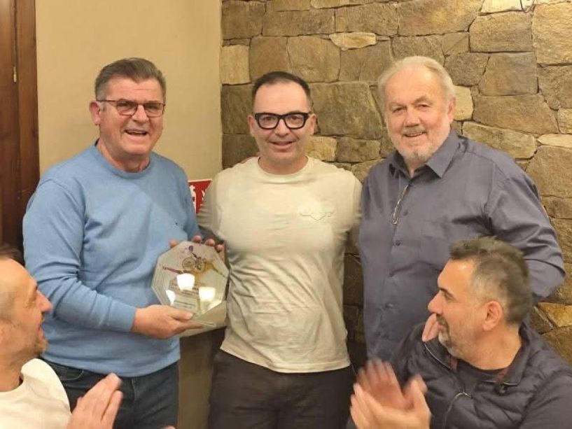 Χάντμπολ: Έκοψαν την βασιλόπιτα οι Βετεράνοι της Βέροιας - Τιμήθηκε ο Ν. Μάντζος