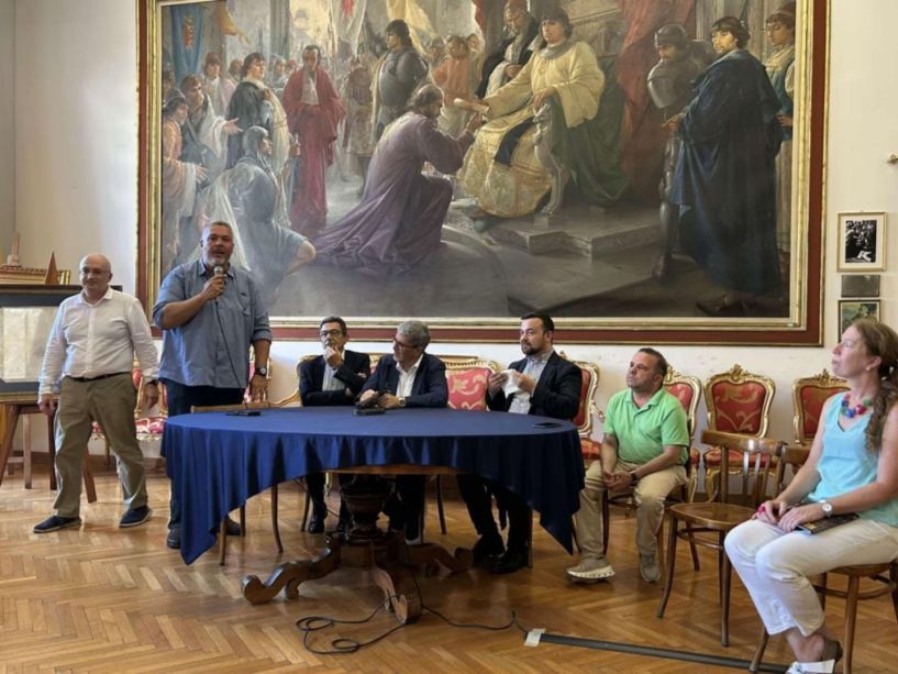 Την «Χάρτα της Ομορφιάς» υπέγραψε o Αντιδήμαρχος Τουρισμού Βέροιας στην Cava de’ Tirreni – Ομιλία του Προέδρου του ΔΗ.ΠΕ.ΘΕ στην ιταλική πόλη