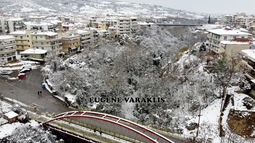 Με drone πάνω από την χιονισμένη πεζογέφυρα Προμηθέα - Βίντεο