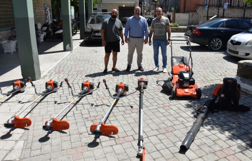 Νέα χορτοκοπτικά μηχανήματα ενισχύουν την Υπηρεσία Περιβάλλοντος και Καθαριότητας του Δήμου Νάουσας