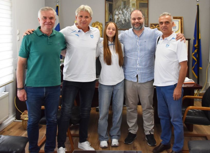 Επίσκεψη της πρωταθλήτριας του άλματος σε ύψος Ζωής Καραλιοπούλου στον Δήμαρχο Νάουσας Στήριξη και ευχές για τη συμμετοχή της στο Ευρωπαϊκό Ολυμπιακό Φεστιβάλ Νέων